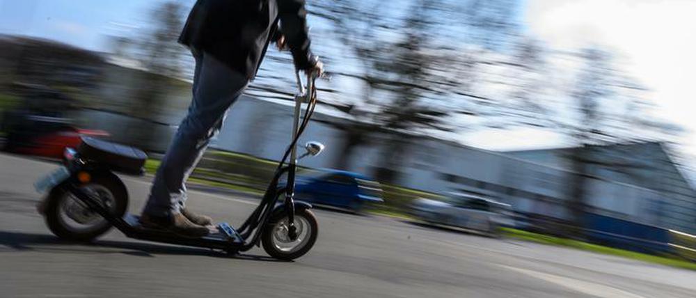 Bewegungsunschärfe heißt Geschwindigkeit. Doch nicht nur deshalb sind E-Scooter verletzungsträchtig.