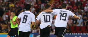 Jubelstimmung: Die deutsche U 21 um Mo Dahoud, Luca Waldschmidt und Florian Neuhaus hat nach dem zweiten Sieg im zweiten Spiel Grund zum Feiern.