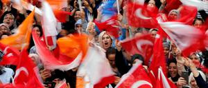 Anhänger der Regierungspartei AKP in Istanbul 