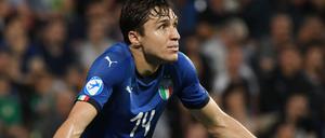 Ungläubig. Federico Chiesa ist mit der italienischen U21 bei der Heim-EM ausgeschieden.