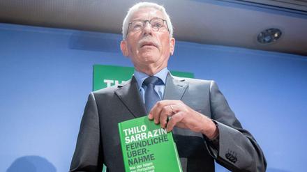 Um dieses Buch geht es: Thilo Sarrazin und sein Werk "Feindliche Übernahme - Wie der Islam den Fortschritt behindert und die Gesellschaft bedroht".
