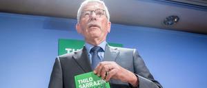 Um dieses Buch geht es: Thilo Sarrazin und sein Werk "Feindliche Übernahme - Wie der Islam den Fortschritt behindert und die Gesellschaft bedroht".