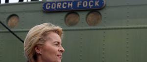Ursula von der Leyen besichtigt die „Gorch Fock“ am vergangenen Freitag in Bremerhaven.