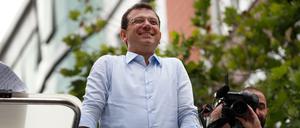 Ekrem İmamoğlu, Kandidat ums Bürgermeisteramt von Istanbul, bei einer Kundgebung vor seinen Anhängern.