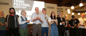 Ausgezeichnet: Die Peng!-Preisträger 2019 mitsamt Veranstaltern des Comicfestivals.