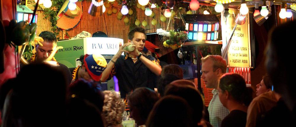 Berlin feiert durch - und das seit 70 Jahren. Es war ein Christdemokrat, der das Ende der Sperrstunde durchsetzte.