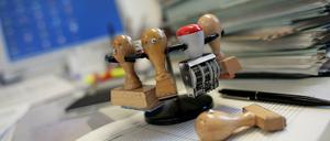 Stempeln und stapeln. Wird der "Zukunftsplan" landen, wo schon viele ähnliche Schriftsätze gelandet sind?