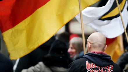 Rechte Demonstranten auf einer Demo in Duisburg (Archivbild). 