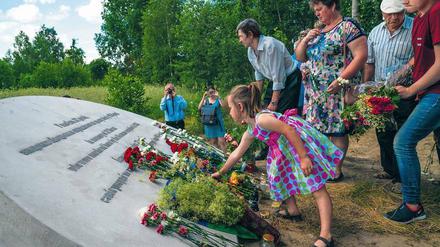 Der neue Gedenkstein in Kalynivka. „Erinnerung bewahren“ ist ein Projekt der Berliner Stiftung Denkmal für die ermordeten Juden Europas.
