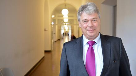 Rolf Rattunde bei einer Gläubigerversammlung des Suhrkamp-Verlages im Jahr 2013. 