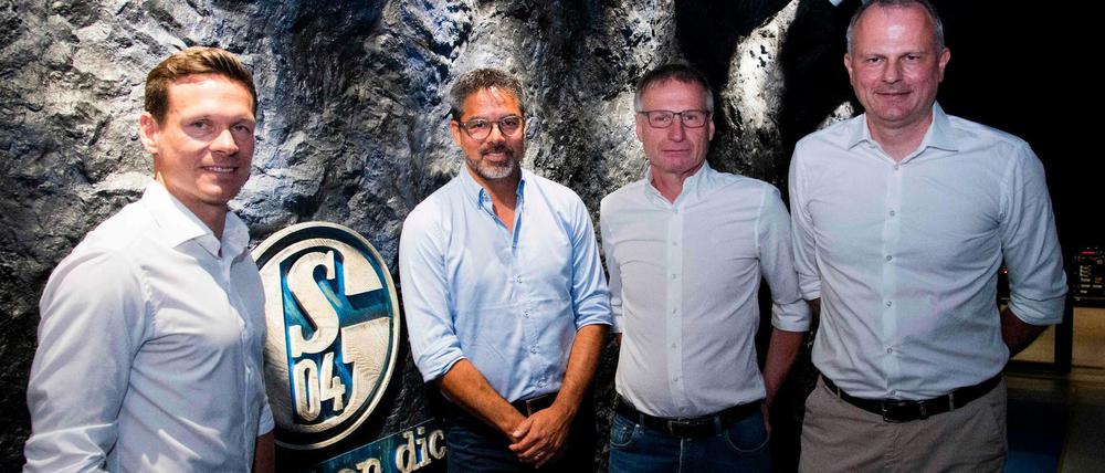 Viel hilft viel. Sascha Riether (l.) neben David Wagner, Michael Reschke und Jochen Schneider.