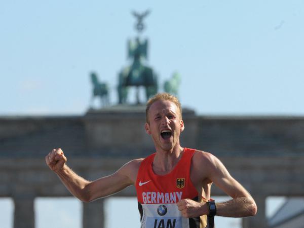 Das Tor zur Welt: Beim Berlin-Marathon 2012 kam Jan Fitschen als schnellster Europäer ins Ziel.