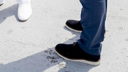 Michael Müllers Sneaker - hier beim Besuch des Unfallkrankenhauses Berlin (UKB).