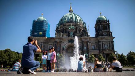 Beliebt nicht nur bei Touristen: Der Berliner Dom ist ein Wahrzeichen der Hauptstadt. Sein Schutz bei Feuer wird nun überprüft.