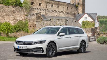 Schon an der Gestaltung der Front erkennt man den neuen Passat GTE, die Plug-in-Version des erfolgreichen Mittelklassewagens.
