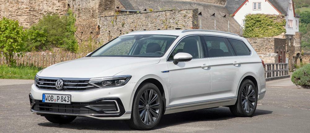 Schon an der Gestaltung der Front erkennt man den neuen Passat GTE, die Plug-in-Version des erfolgreichen Mittelklassewagens.