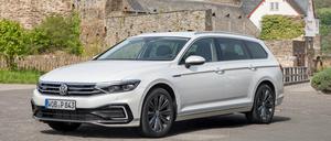 Schon an der Gestaltung der Front erkennt man den neuen Passat GTE, die Plug-in-Version des erfolgreichen Mittelklassewagens.