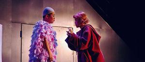 Eingebung auf High-Heels: Harper (Yehui Jeong) trifft einen Geist (Kyoungloul Kim).