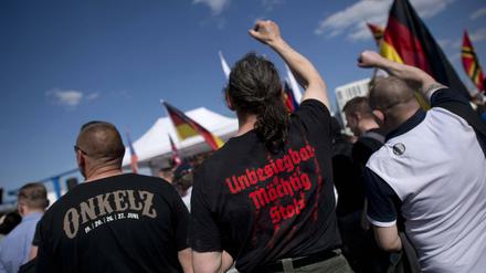 Liebe Bevölkerung, könnt ihr da mal bitte was gegen tun? (Archivfoto von einer Demo aus dem Jahr 2016).  