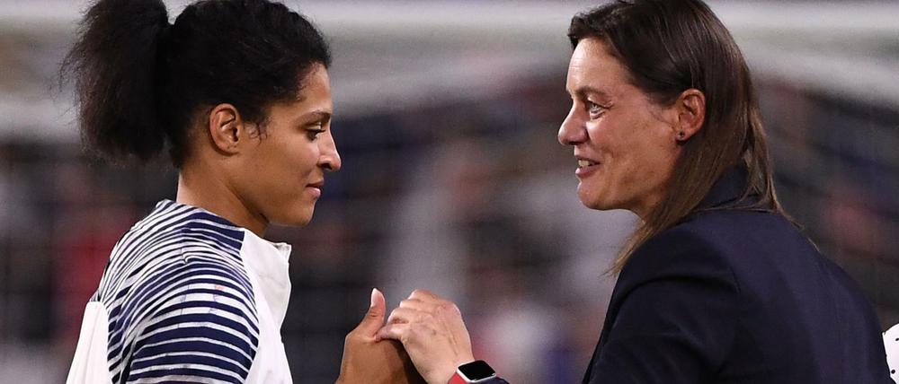 Entschlossen. Frankreichs Stürmerin Valerie Gauvin und Nationaltrainerin Corinne Diacre.