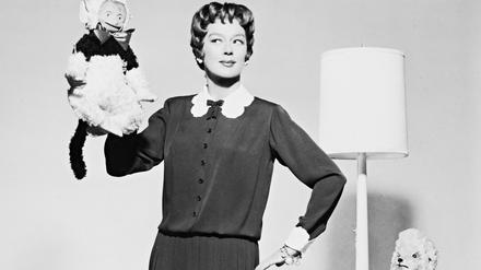 In der Romanverfilmung „Auntie Mame“ nimmt sich die New Yorker Bohemienne (Rosalind Russell) ihres verwaisten Neffen an und beschert ihm ein rasantes Leben.