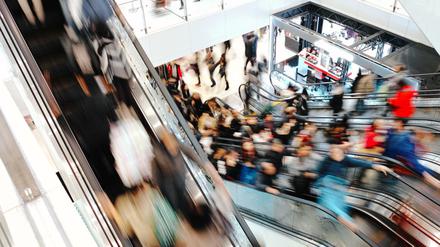Laut der Studie der Stiftung für Zukunftsfragen sind Shopping-Center zwar beliebt, vielen Kunden ist es aber oft zu voll und zu hektisch. 