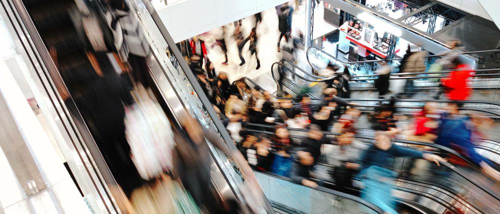 Laut der Studie der Stiftung für Zukunftsfragen sind Shopping-Center zwar beliebt, vielen Kunden ist es aber oft zu voll und zu hektisch.