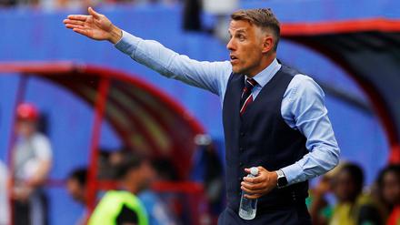 Gentleman. Phil Neville hat es mit der englischen Frauen-Nationalmannschaft bei der WM weit geschafft.