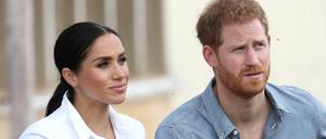 ARCHIV - 17.10.2018, Australien, Dubbo: Prinz Harry und Herzogin Meghan besuchen die Familie Woodley auf der von einer schweren Dürre betroffenen Farm von Mountain View. (zu dpa "Harry und Meghan gehen eigene Wege") Foto: Chris Jackson/PA Wire/dpa +++ dpa-Bildfunk +++