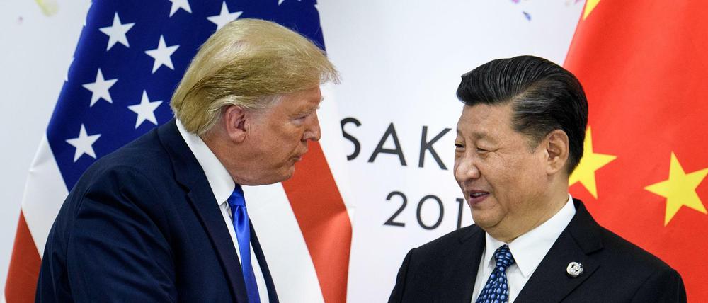 Chinas Präsident Xi Jinping (rechts) mit US-Präsident Donald Trump (links) vor ihrem bilateralen Treffen beim G20-Gipfel in Osaka. 