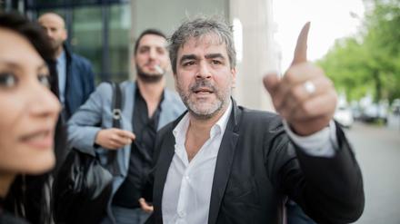 Deniz Yücel, Journalist der "Welt", vor dem Amtsgericht Tiergarten vor seiner Aussage nach einer Rechtshilfeanfrage des 32.Schwurgerichts in Istanbul.