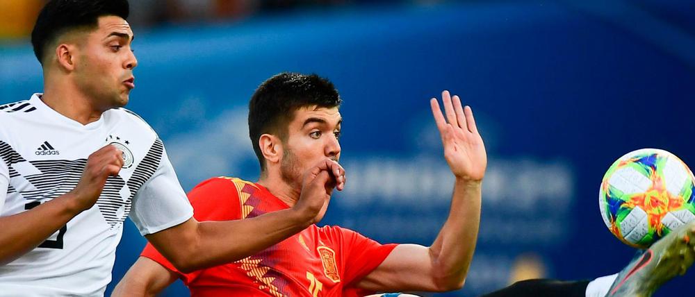 Nadiem Amiri (links) konnte sich mit dem deutschen Team am Ende nicht gegen die Spanier um Martin Aguirregabiria durchsetzen.