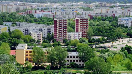 Aufwärts. In Marzahn gehören Hochhäuser zum Stadtbild.