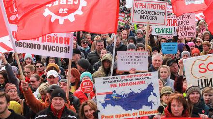 Demonstranten bei einer Kundgebung in Archangelsk gegen die geplante Mülldeponie in ihrer Region.