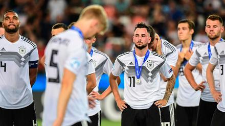 Leere Blicke: Die Enttäuschung war nach dem verlorenen Finale gegen Spanien bei der deutschen U 21 groß.