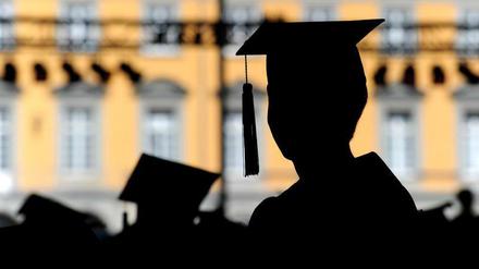 Immer noch habilitieren mehr Männer als Frauen. Der Anteil der Wissenschaftlerinnen nimmt aber zu.
