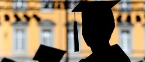 Immer noch habilitieren mehr Männer als Frauen. Der Anteil der Wissenschaftlerinnen nimmt aber zu. 