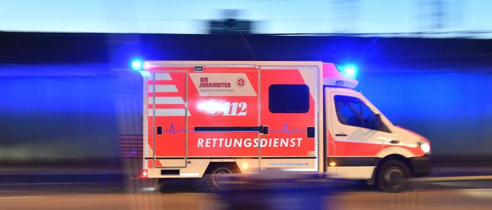 Rettungswagen im Einsatz (Symbolbild).
