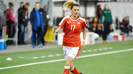 24.11.2017 Schaffhausen Fussball Frauen Saison 2017/2018 WM Qualifikation Schweiz - Weissrussland 3:0 Bild zeigt 17. Florijana Ismaili (SUI) Einzelbild Aktion *** 24 11 2017 Schaffhausen Soccer Women Season 2017 2018 World Cup qualification Switzerland Belarus 3 0 Image 17 Florijana Ismaili SUI single image Action PUBLICATIONxNOTxINxSUI