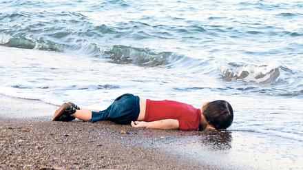 Ikonisch. Das Bild des toten Alan Kurdi wurde zum Symbol für die humanitäre Notlage im Sommer 2015.