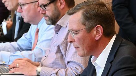 Frank Imhoff (r, CDU) bei der konstituierenden Sitzung der CDU-Fraktion in der Bremischen Bürgerschaft. 