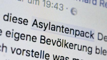 Hate Speech in einem Kommentar auf Facebook. 