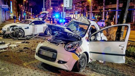 Bei dem Zusammenstoß sind in Stuttgart zwei Menschen ums Leben gekommen. Der Raser ist nun wegen Morges angeklagt worden.