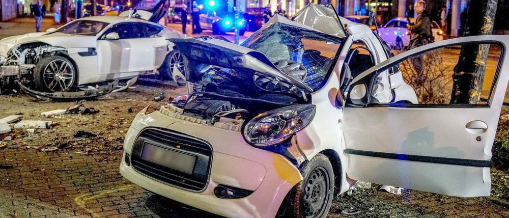 Bei dem Zusammenstoß sind in Stuttgart zwei Menschen ums Leben gekommen. Der Raser ist nun wegen Morges angeklagt worden.