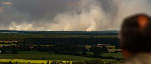 Blick von einem Aussichtsturm auf den Waldbrand bei Lübtheen