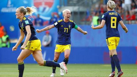 Caroline Seger (Nummer 17) ist gut drauf bei dieser WM.