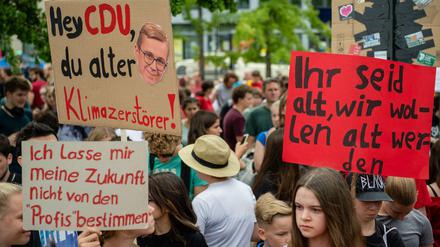 Auch in den Sommerferien demonstrieren Schülerinnen und Schüler gegen den Klimawandel.