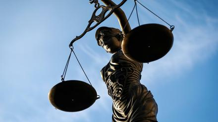 Erneut kommt ein Angeklagter wegen überlanger Verfahrensdauer aus der U-Haft frei.
