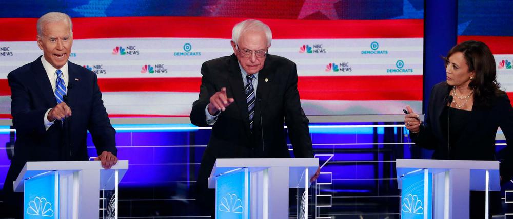 Joe Biden, links, hat nach der ersten TV-Debatte stark an Beliebtheit eingebüßt.