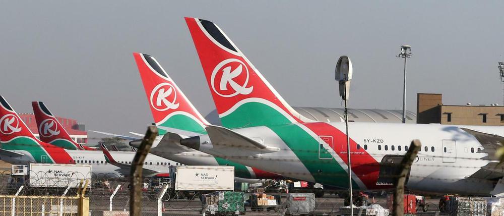 Tragisches Unglück: Mann fällt über London aus dem Tragwerk einer Passagiermaschine.